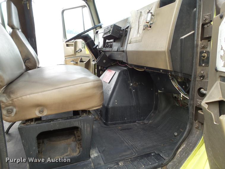 image for item L1728 1993 International 4900 fire truck