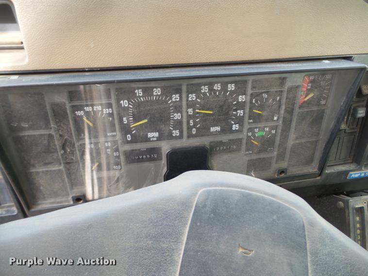 image for item L1728 1993 International 4900 fire truck