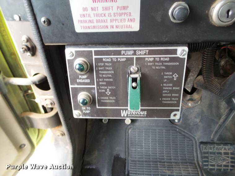 image for item L1728 1993 International 4900 fire truck