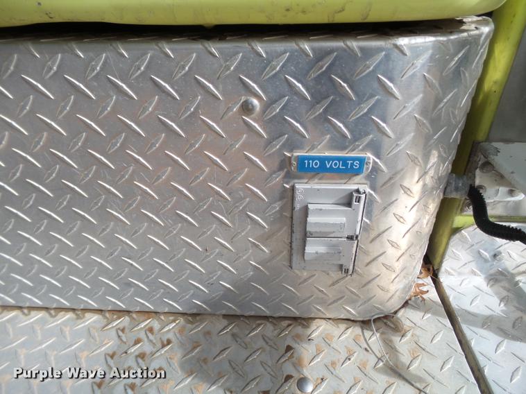 image for item L1728 1993 International 4900 fire truck