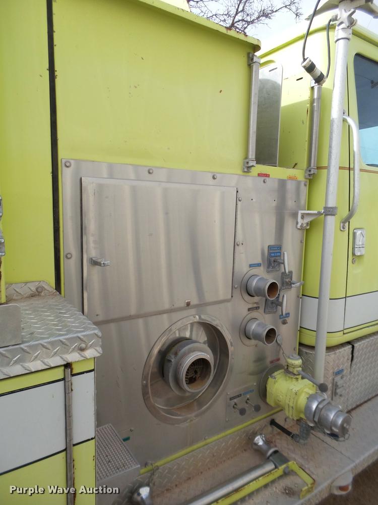 image for item L1728 1993 International 4900 fire truck