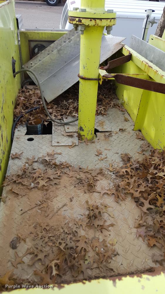 image for item L1728 1993 International 4900 fire truck