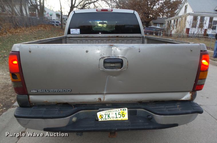 image for item L4243 2000 Chevrolet Silverado 2500 LS Ext. Cab pickup truck