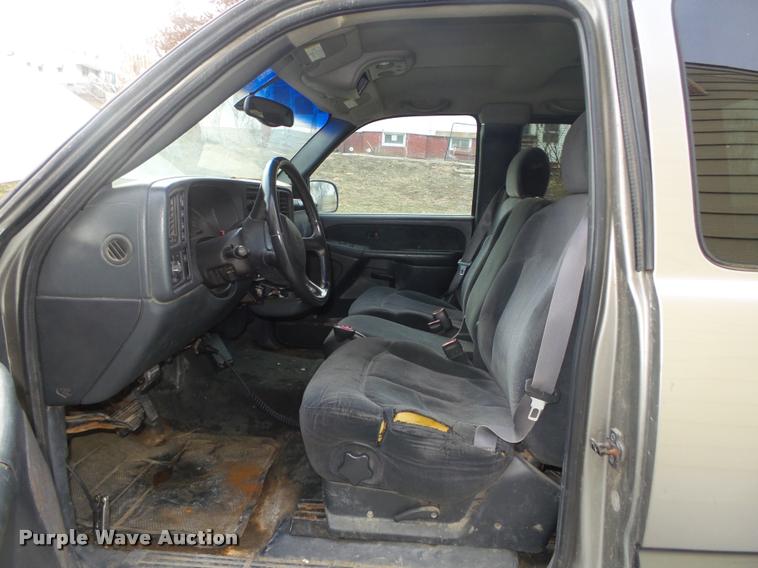 image for item L4243 2000 Chevrolet Silverado 2500 LS Ext. Cab pickup truck