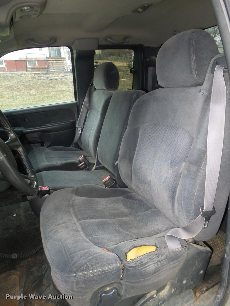 image for item L4243 2000 Chevrolet Silverado 2500 LS Ext. Cab pickup truck