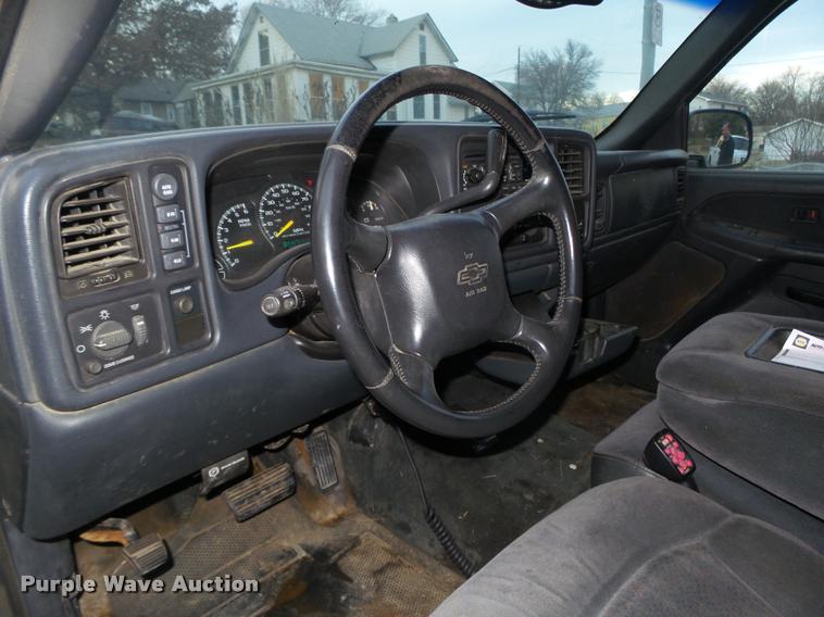 image for item L4243 2000 Chevrolet Silverado 2500 LS Ext. Cab pickup truck