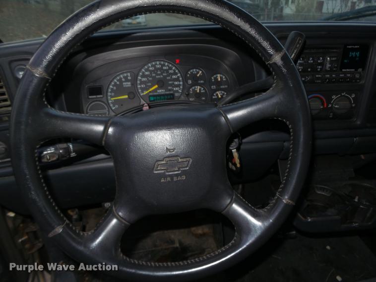 image for item L4243 2000 Chevrolet Silverado 2500 LS Ext. Cab pickup truck