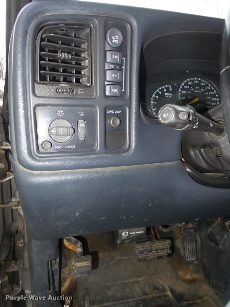 image for item L4243 2000 Chevrolet Silverado 2500 LS Ext. Cab pickup truck