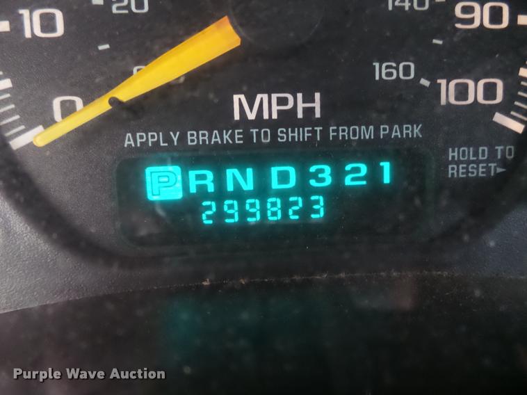 image for item L4243 2000 Chevrolet Silverado 2500 LS Ext. Cab pickup truck