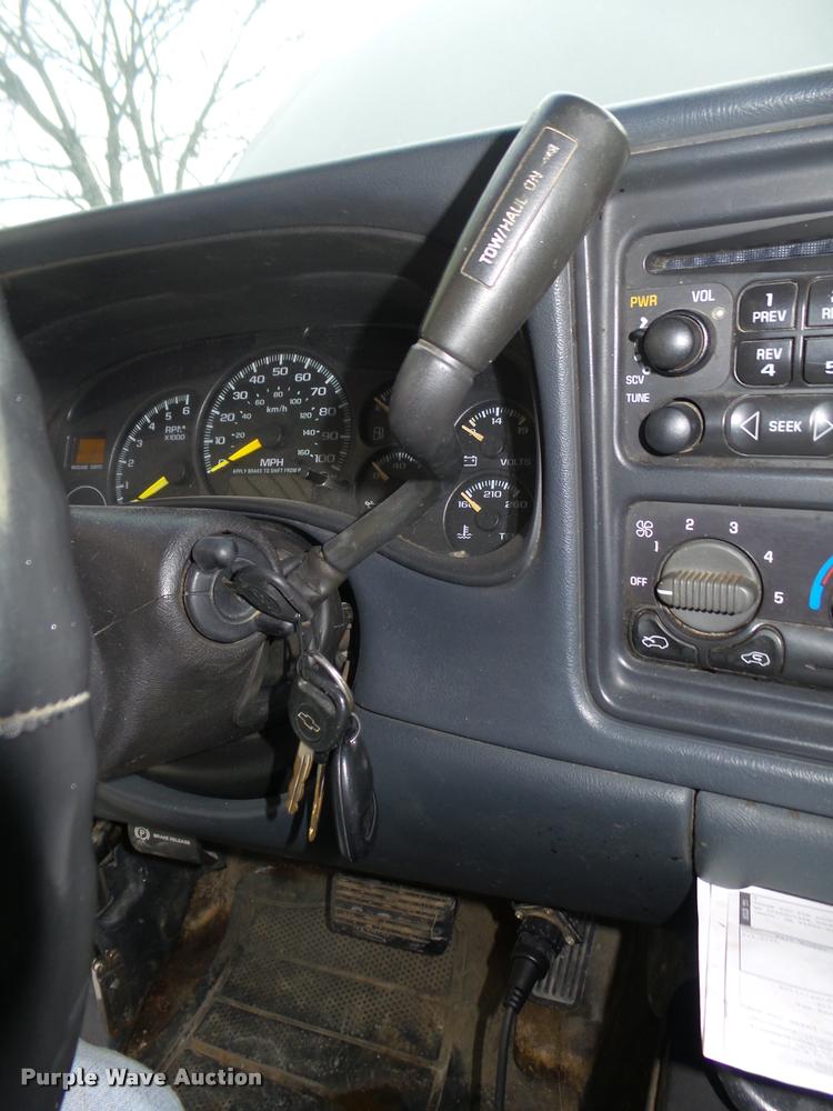 image for item L4243 2000 Chevrolet Silverado 2500 LS Ext. Cab pickup truck