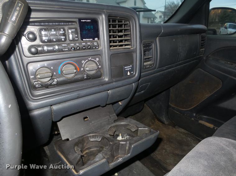 image for item L4243 2000 Chevrolet Silverado 2500 LS Ext. Cab pickup truck