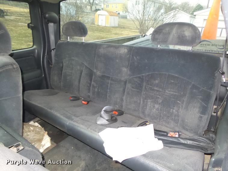 image for item L4243 2000 Chevrolet Silverado 2500 LS Ext. Cab pickup truck