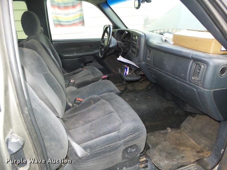 image for item L4243 2000 Chevrolet Silverado 2500 LS Ext. Cab pickup truck