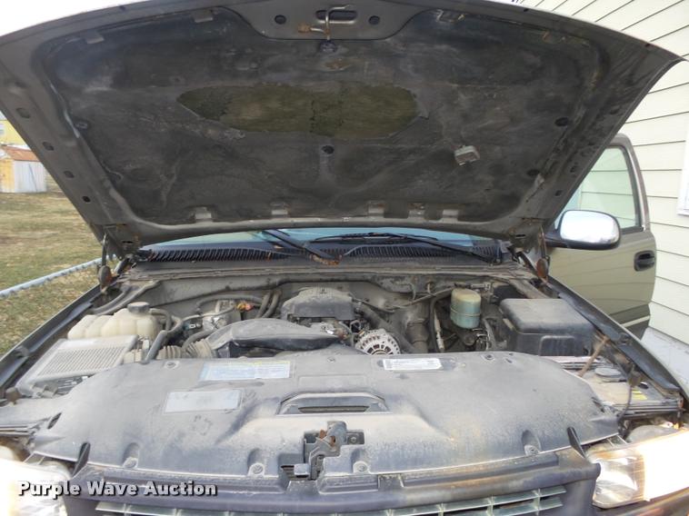 image for item L4243 2000 Chevrolet Silverado 2500 LS Ext. Cab pickup truck