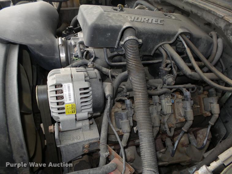 image for item L4243 2000 Chevrolet Silverado 2500 LS Ext. Cab pickup truck