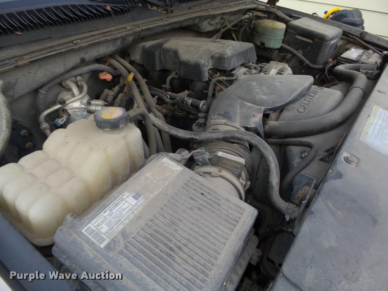 image for item L4243 2000 Chevrolet Silverado 2500 LS Ext. Cab pickup truck