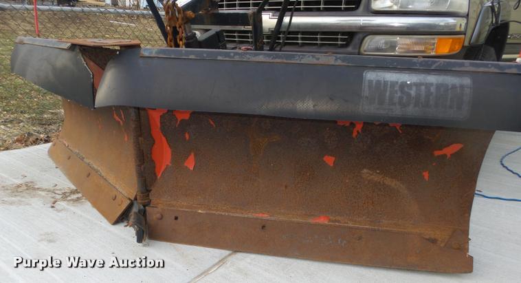 image for item L4243 2000 Chevrolet Silverado 2500 LS Ext. Cab pickup truck