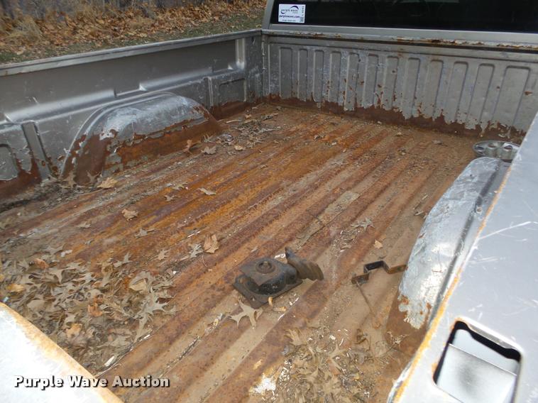 image for item L4243 2000 Chevrolet Silverado 2500 LS Ext. Cab pickup truck