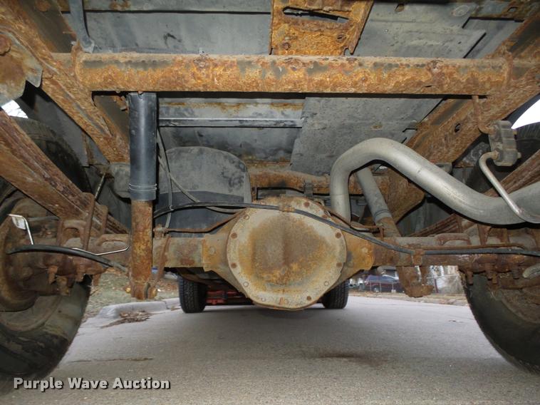 image for item L4243 2000 Chevrolet Silverado 2500 LS Ext. Cab pickup truck