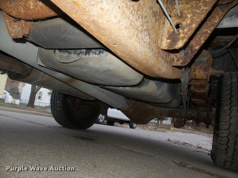 image for item L4243 2000 Chevrolet Silverado 2500 LS Ext. Cab pickup truck