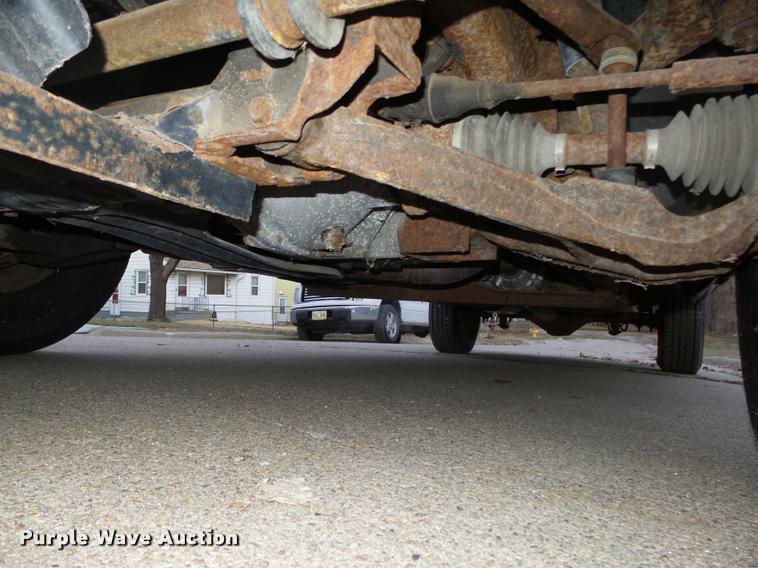 image for item L4243 2000 Chevrolet Silverado 2500 LS Ext. Cab pickup truck