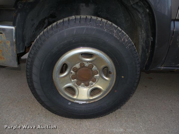 image for item L4243 2000 Chevrolet Silverado 2500 LS Ext. Cab pickup truck