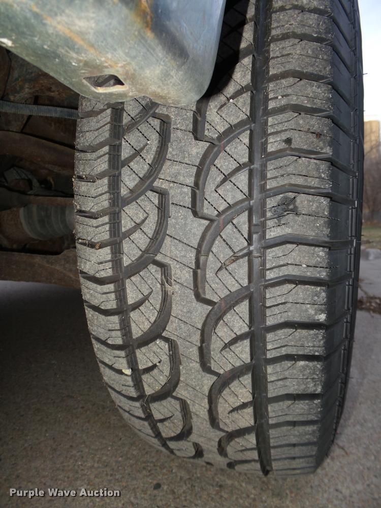 image for item L4243 2000 Chevrolet Silverado 2500 LS Ext. Cab pickup truck