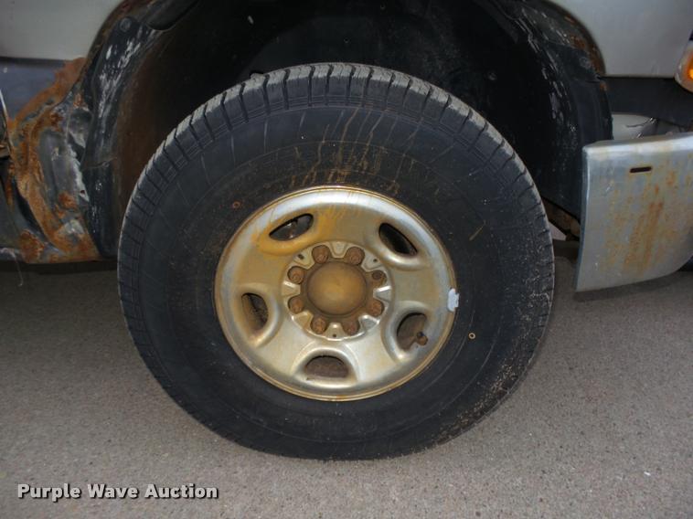 image for item L4243 2000 Chevrolet Silverado 2500 LS Ext. Cab pickup truck