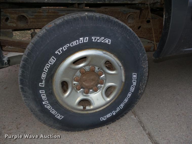 image for item L4243 2000 Chevrolet Silverado 2500 LS Ext. Cab pickup truck