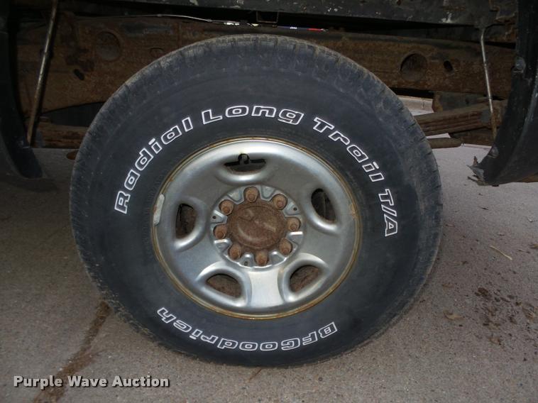 image for item L4243 2000 Chevrolet Silverado 2500 LS Ext. Cab pickup truck