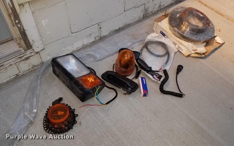 image for item L4243 2000 Chevrolet Silverado 2500 LS Ext. Cab pickup truck