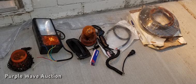 image for item L4243 2000 Chevrolet Silverado 2500 LS Ext. Cab pickup truck