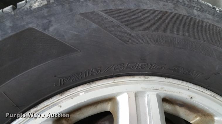 image for item L4666 2006 Chrysler Town & Country van