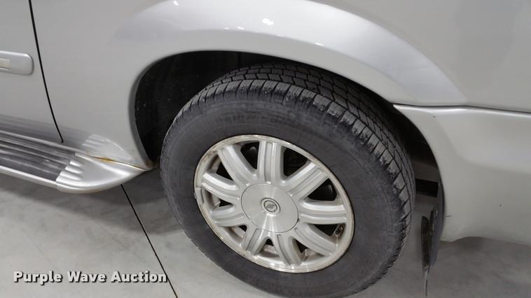 image for item L4666 2006 Chrysler Town & Country van