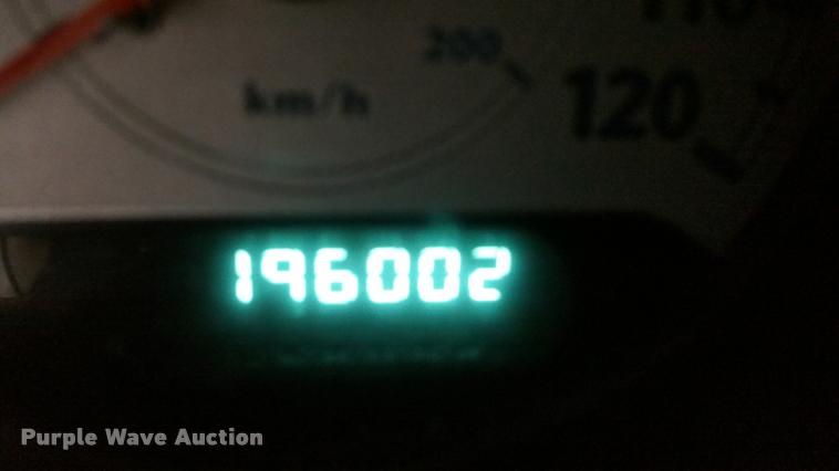 image for item L4666 2006 Chrysler Town & Country van