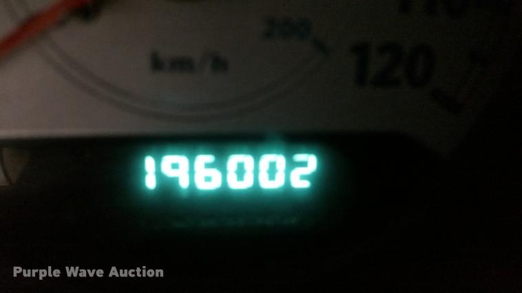 image for item L4666 2006 Chrysler Town & Country van