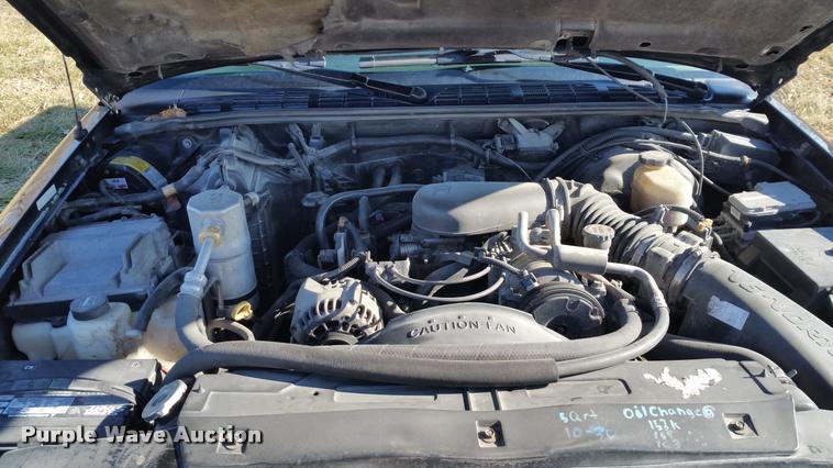 image for item L4668 2002 GMC Sonoma Ext. Cab pickup truck