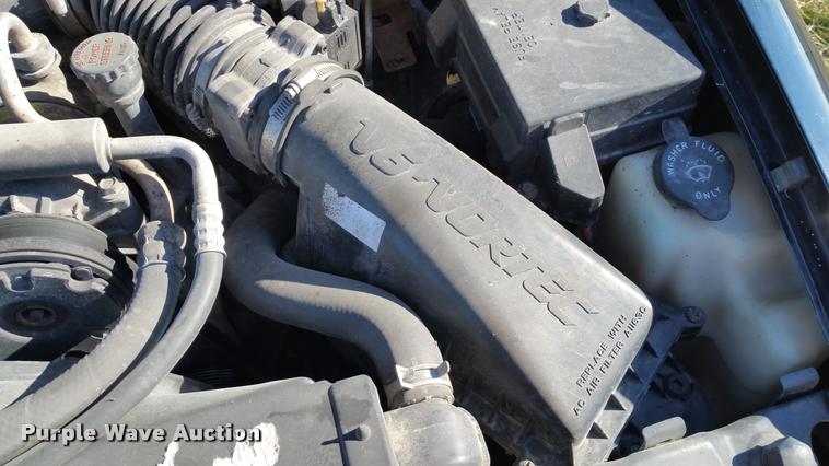 image for item L4668 2002 GMC Sonoma Ext. Cab pickup truck