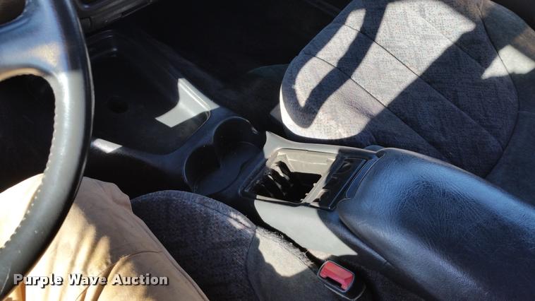 image for item L4668 2002 GMC Sonoma Ext. Cab pickup truck