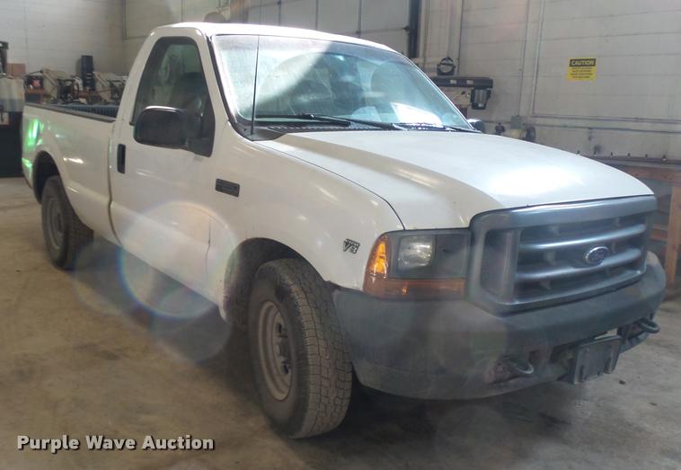 image for item L7196 2000 Ford F250 Super Duty XL pickup truck