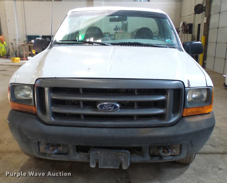 image for item L7196 2000 Ford F250 Super Duty XL pickup truck