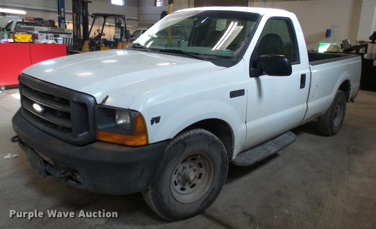 image for item L7196 2000 Ford F250 Super Duty XL pickup truck