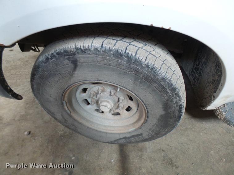 image for item L7196 2000 Ford F250 Super Duty XL pickup truck