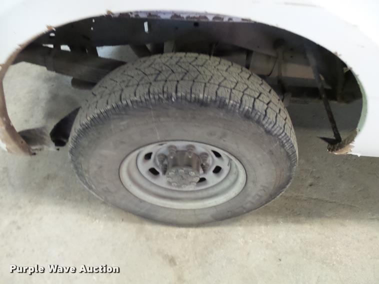 image for item L7196 2000 Ford F250 Super Duty XL pickup truck