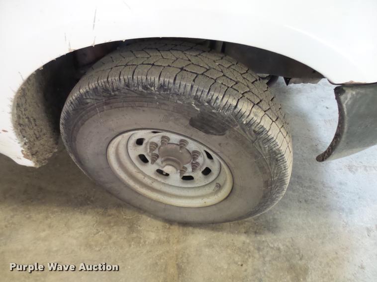 image for item L7196 2000 Ford F250 Super Duty XL pickup truck