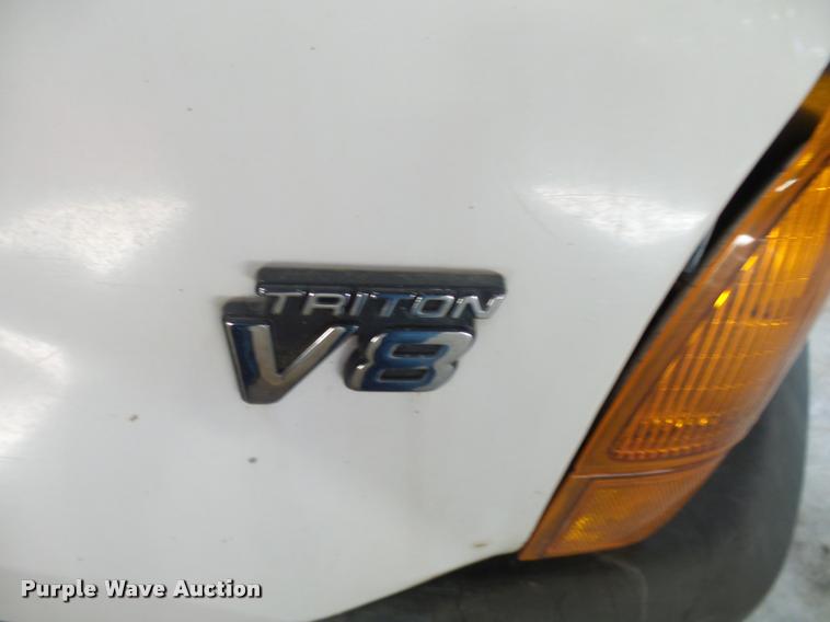 image for item L7196 2000 Ford F250 Super Duty XL pickup truck