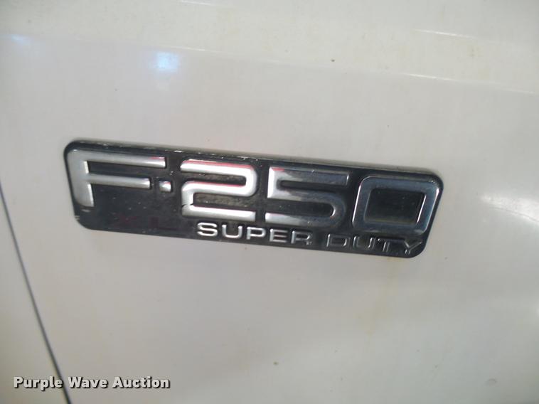 image for item L7196 2000 Ford F250 Super Duty XL pickup truck