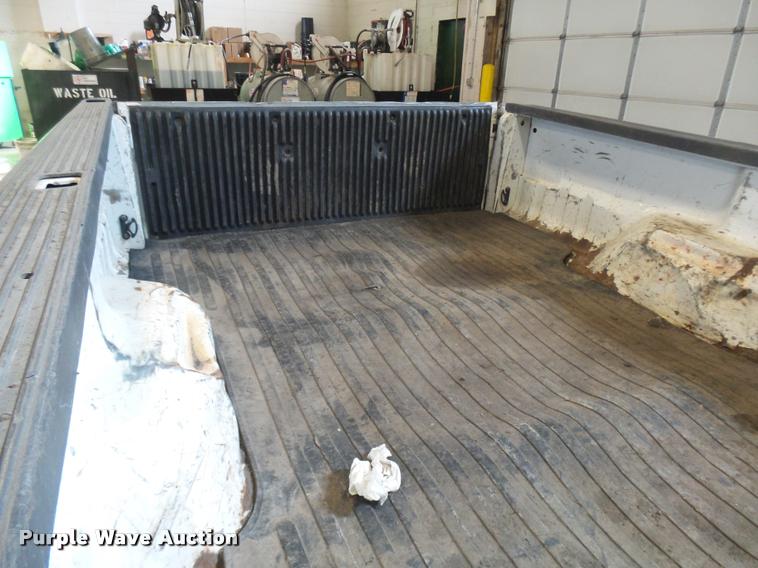 image for item L7196 2000 Ford F250 Super Duty XL pickup truck