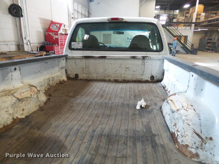 image for item L7196 2000 Ford F250 Super Duty XL pickup truck