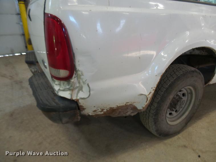 image for item L7196 2000 Ford F250 Super Duty XL pickup truck